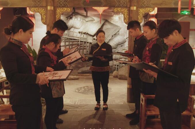 九宮格火鍋加盟店，如何合理為員工安排工作？