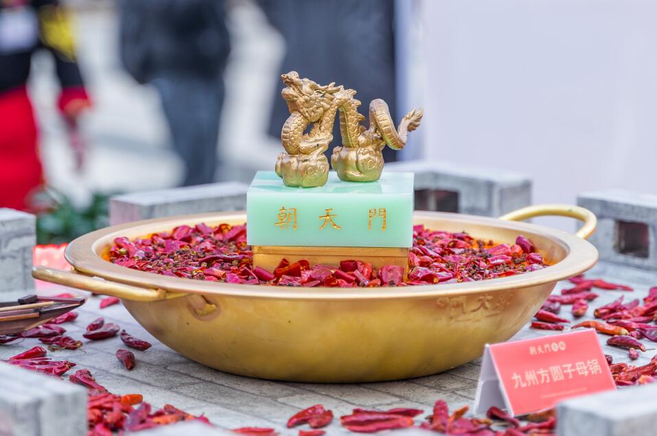 80萬(wàn)開(kāi)火鍋店加盟好還是自己開(kāi)店好？