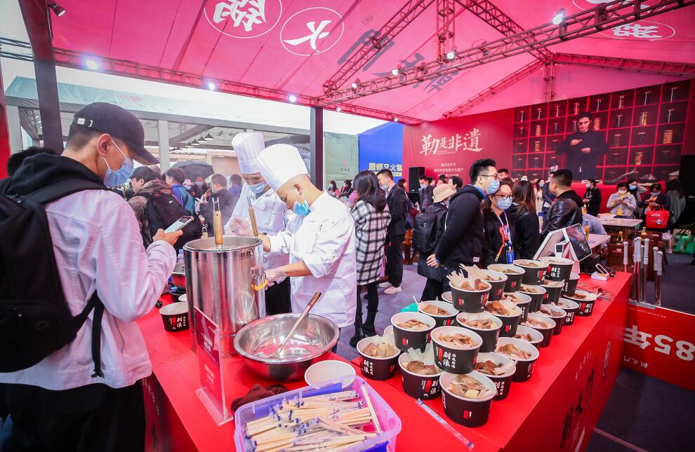 四川人教你如何調(diào)制一個(gè)正宗的火鍋油碟？