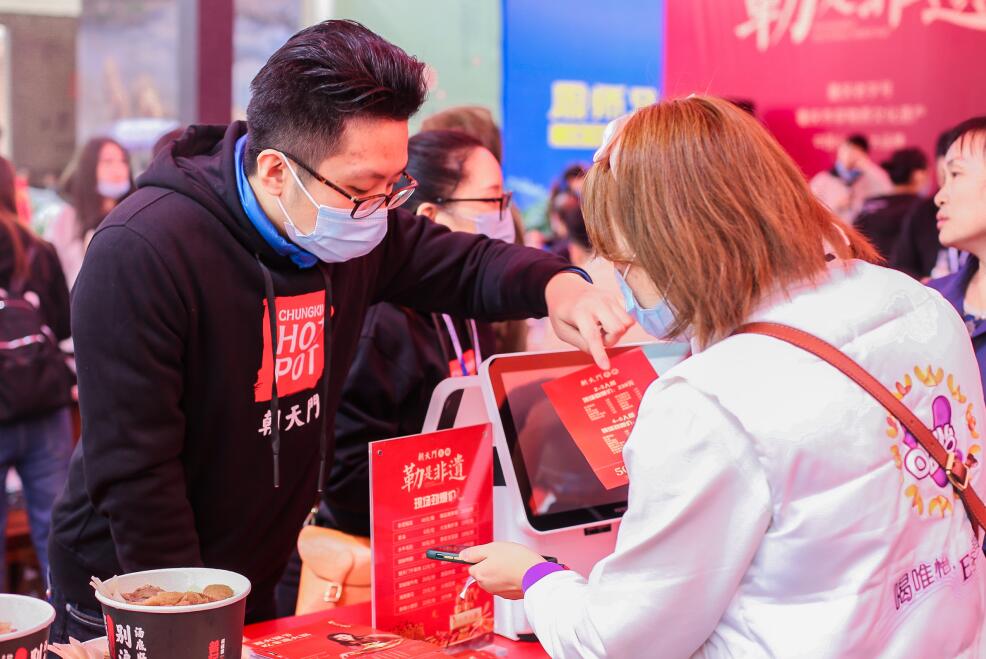 特色火鍋店如何用創意菜品吸引顧客？