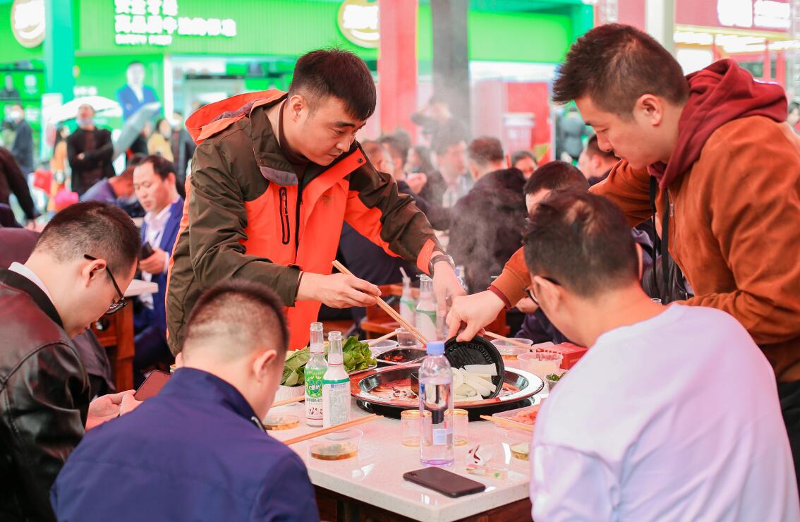 上新啦！朝天門(mén)氣泡青梅酒，絕佳的“火鍋伴侶”