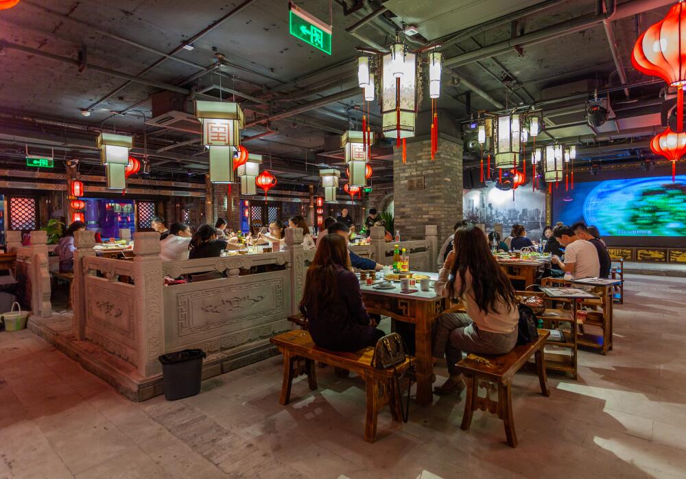 打卡網紅城市四川，少不了吃一頓朝天門火鍋！