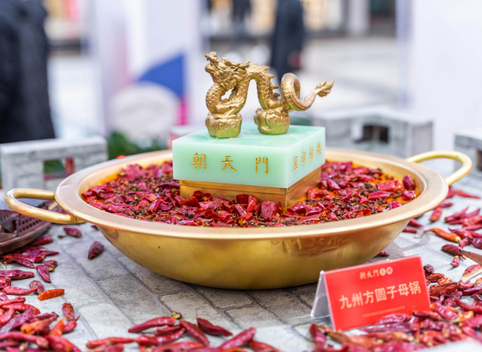 合山開(kāi)火鍋加盟店，如何打造年輕態(tài)餐品？