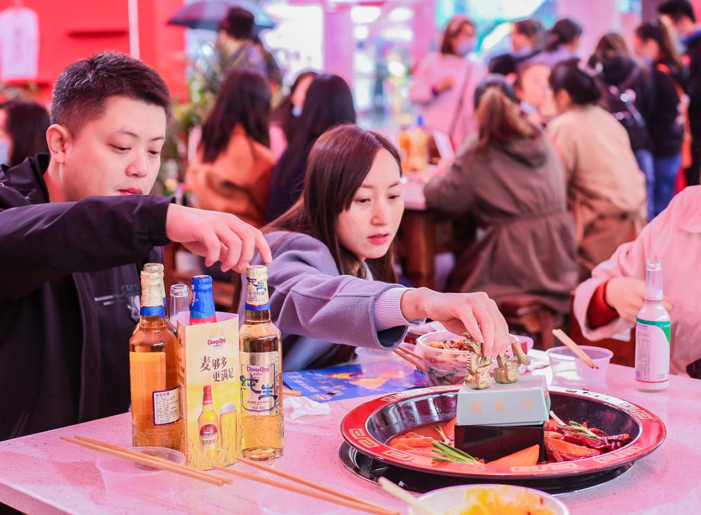 火鍋店出現(xiàn)差評(píng)，該怎樣應(yīng)對(duì)和解決？