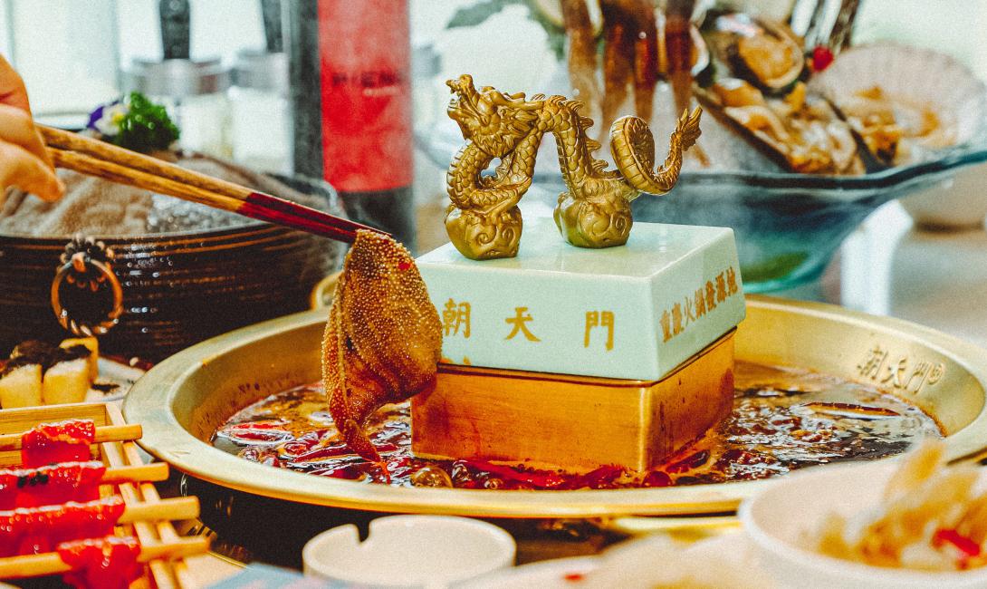 火鍋店熬制地溝油被罰巨款！餐飲食安時刻謹記！