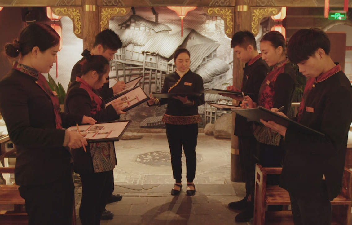 為什么大學生寧愿沒工作，也不愿意去當服務員？